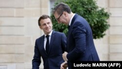 Francuski predsjednik Emmanuel Macron i predsjednik Srbije Aleksandar Vučić u Parizu, 10. novembar 2022.
