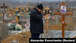 Цвинтар під Маріуполем, де ховали загиблих під час російської блокади міста у 2022 році