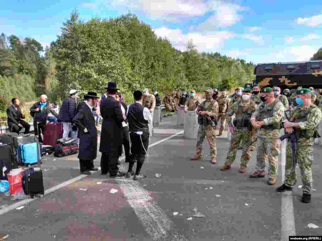 Jewish pilgrims talk to Ukrainian border guards who refused them entry on September 15.&nbsp;