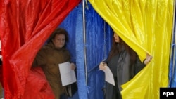 Cabine de vot la prezidențialele din 2014