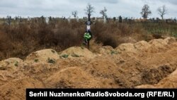 Водночас в МВС заявляють, що про масові захоронення на звільненій території Херсонщини наразі говорити зарано 