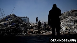 За оцінкою міністра довкілля Мурата Курума, землетрус зруйнував або пошкодив 24 921 будівлю в регіоні