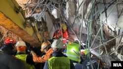 Македонските тимови на Дирекцијата за заштита и спасување успеале да извлечат 38-годишна жена под урнатините во Турција