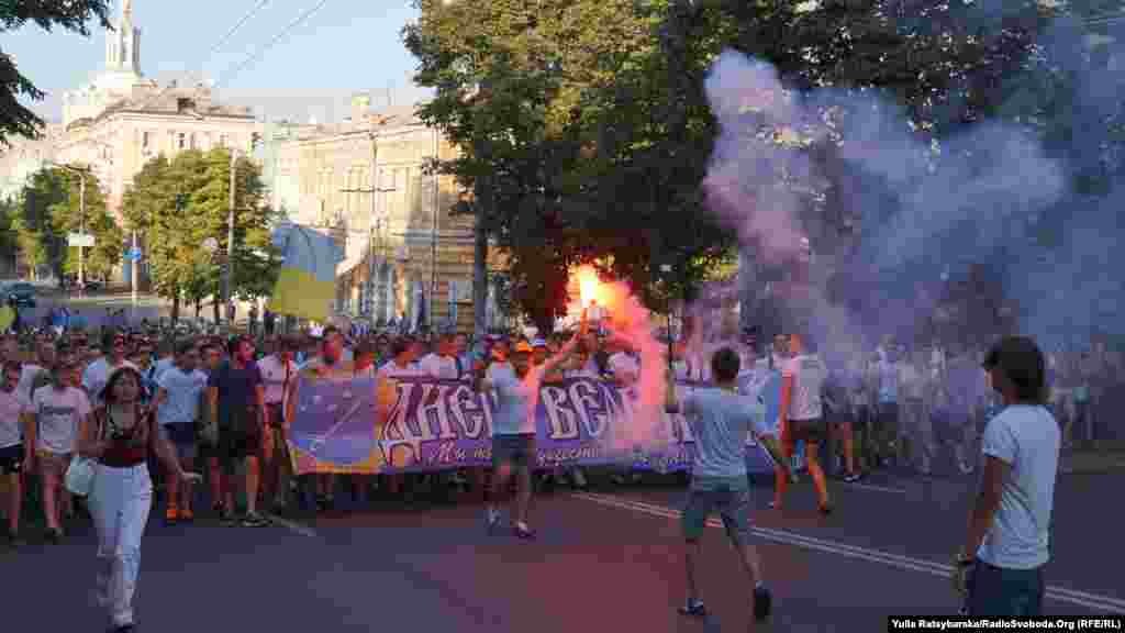 Під час ходи фани попри заборону використовували піротехніку