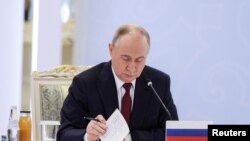Путин Жамааттык коопсуздук келишим уюмунун Астанадагы саммитинде. 28-ноябрь, 2024-жыл