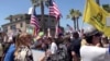 Protest građana koji traže prekidanje mera ograničenja u SAD, sa ciljem obnavljanja poslova i privrednog života. San Diego, 26. april 2020.