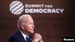 АКШ президенти Жо Байден саммитте.