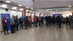 Novinarske ekipe pred početak posebne sjednice NSRS, Banja Luka 10 decembar 2021.