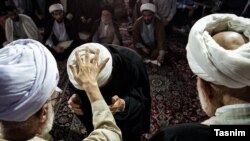 مراسم «عمامه‌گذاری»