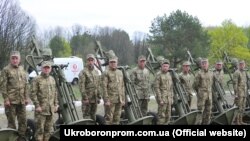 120 мм міномети М-120-15 «Молот» на полігоні в Дівичках, Київська область, травень 2016