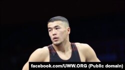 Акжол Махмудов.