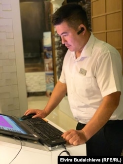 Азамат Табылдиев иш ордунда. Анталия.