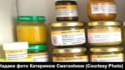 Близько 50 видів мазей, паст, льодяників виготовляють волонтери для воїнів ЗСУ