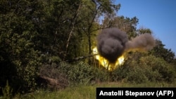 Українські військові ведуть вогонь із польської САУ «Краб» на Донеччині (архівне фото)