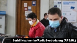 У Києві запрацювало метро після двомісячної перерви – фоторепортаж