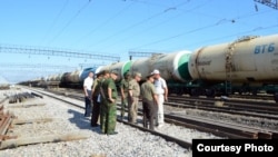 “Казакстан темир жолы” ишканасынын күйүүчү-майлоочу майларды ташыган вагондору. Иллюстрациялык сүрөт.