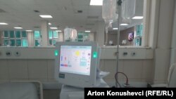 Aparatura për dializë në Klinikën e Nefrologjisë, Qendra Klinike Universitare e Kosovës.