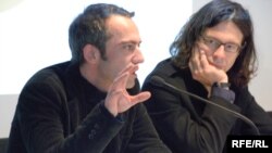 رفیع پیتز (چپ)