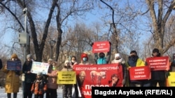 Участники митинга в защиту животных в Алматы. 21 ноября 2020 года