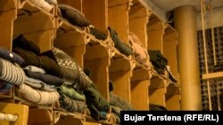 Rrobat e recikluara në Pejë.