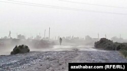 Песчаная буря в селе Лебапского района, 6 октября 2021 года.