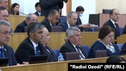 Депутаты нижней палаты парламента Таджикистана