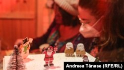 Pentru copii, dar și pentru mulți adulți, Crăciunul e timpul surprizelor. „De la Moșul".