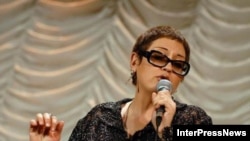 По словам певицы, программа, которую она подготовила вместе с коллективом, объединяет множество музыкальных жанров: грузинский фольклор и испанское фламенко, индийские раги и балканские ритмы, естественно, нью-йоркская джазовая эстетика