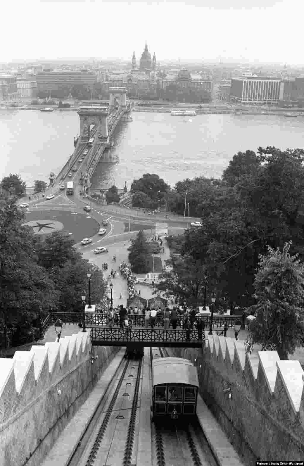 Végül felújították, és 1986. június 4-én nyitották meg ismét a közlekedők és a turisták előtt. 1987 óta az UNESCO világörökség listáján is szerepel a Budavári Sikló.