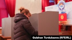 Один из избирательных участков в Бишкеке. 28 ноября 2021 года.