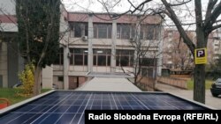 Соларните панели на мобилната станица за селекција на отпад