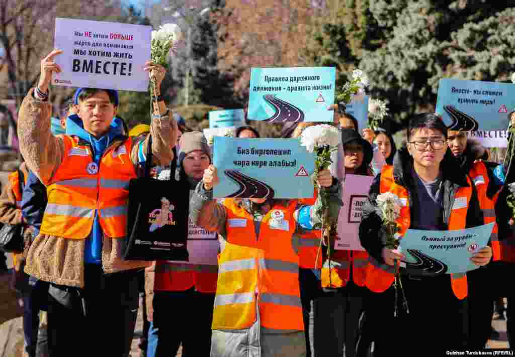 Ички иштер министрлигинин (ИИМ) маалыматына караганда, Кыргызстанда быйыл тогуз айда 5437 жол кырсыгы катталып, 600гө жакын адам көз жумду. Жабыркагандардын саны сегиз миңден ашык.&nbsp;