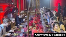 Скрін зі сторіз Володимира Остапчука зі святкування дня народження блогера Олександра Заліска