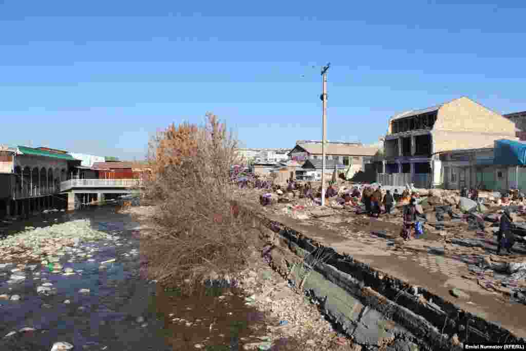 Мэрия в который раз пытается навести порядок на местном базаре