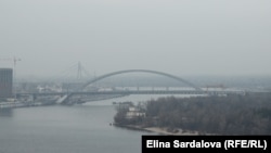 Ukraine -- Podilskyi bridge, Kyiv, 5Dec2021