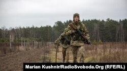 Атаки на прикордонні підрозділи, прикордонні наряди та пункти пропуску відбуваються з застосуванням артилерії, важкої техніки та стрілецької зброї, кажуть прикордонники (фото ілюстративне)