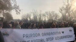 U Novom Sadu okupljen veliki broj ljudi 4. decembar 2021.