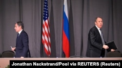 Američki državni sekretar Antony Blinken sa ruskim ministrom vanjskih poslova Sergejem Lavrovom tokom sastanka u Stokholmu, Švedska 2. decembra 2021. 