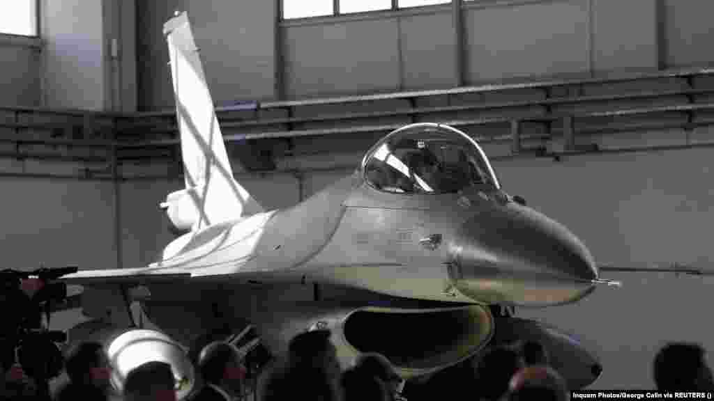 A holland légierő egyik F&ndash;16-osa a kiképzőközpont felavatásán. A holland védelmi miniszter azt is elmondta, reméli, minél hamarabb tudnak fogadni ukrán pilótákat is