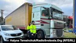 Українські водії у Дорогуську, де перед пунктом пропуску протестують польські перевізники 