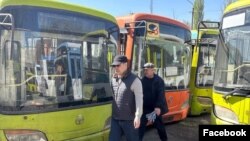 Садыр Жапаров менен Бишкек шаарынын мэри Эмилбек Абдыкадыров.