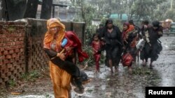 Ljudi bježe u skloništa u Bangladešu, 14. maj 2023.