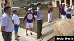 Интернетте тараган сүрөт. Автору белгисиз. 