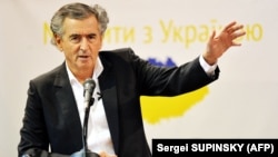 Французький філософ, письменник Бернар-Анрі Леві під час виступу з лекцією перед студентами та викладачами Києво-Могилянської академій. Київ, 16 травня 2014 року