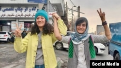 Нілуфар Хамеді та Елалех Мохаммаді 