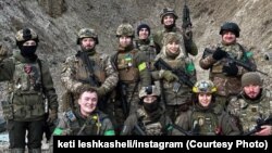 ქეთი ლეშკაშელი "ინტერნაციონალური ლეგიონის" მებრძოლებთან ერთად