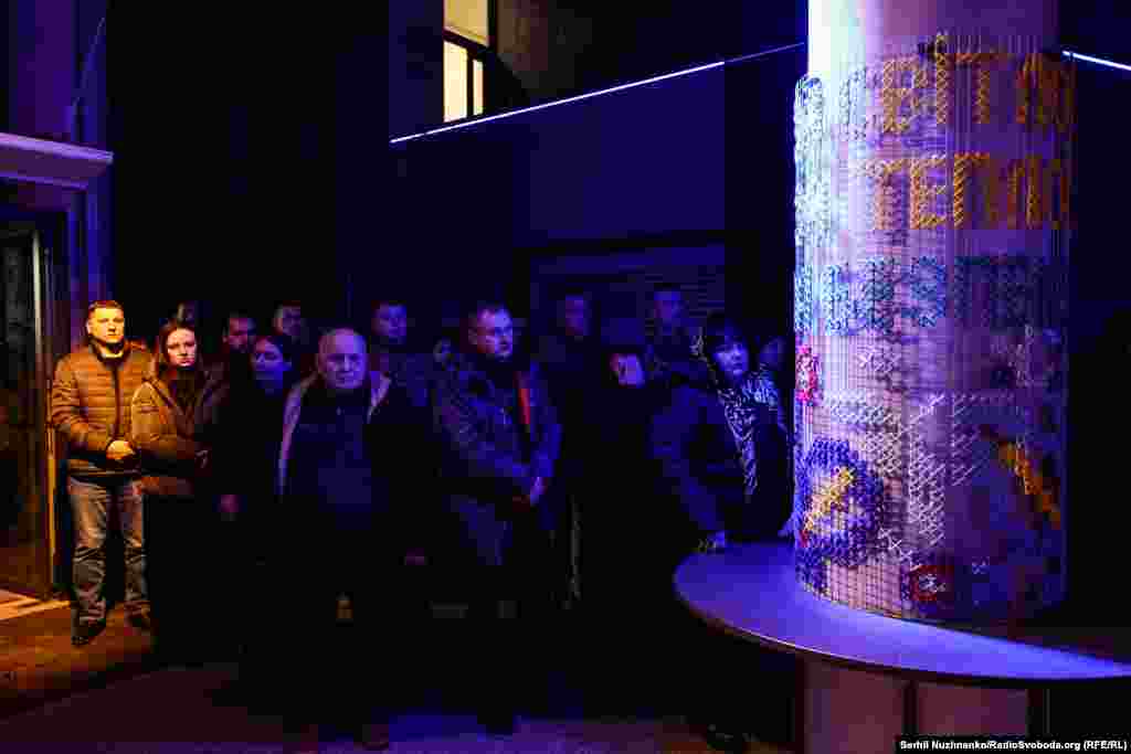 У неділю, 10 грудня, в Театрі на Подолі відбулося прощання з українським актором, захисником України Василем Кухарським