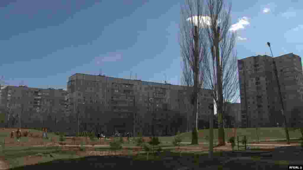 Prkosni ukrajinski predsjednik Volodimir Zelenski obećao je 31. marta da će njegova zemlja &quot;izdržati&quot; usprkos redovitim napadima.