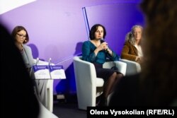 Оксана Жолнович (посередині) – міністерка соціальної політики України під час конференції «Відновлення прав постраждалих від сексуального насильства, повʼязаного з конфліктом: елемент миру та світової безпеки». Київ, 4 березня 2024 року