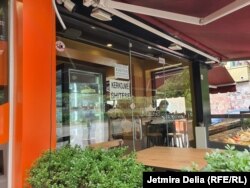 Sipas ekspertëv, ikja e punëtorëve është bërë fenomen në disa sektorë dhe se nuk bëhet fjalë vetëm për raste të caktuara.